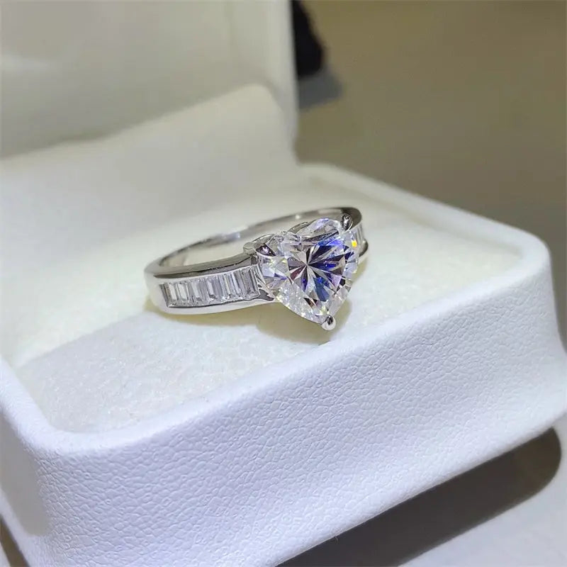 3 Carat Moissanite 925 Sterling Silver Ring - GlossiChic Collection Silver / 5 GlossiChic Collection jewelry