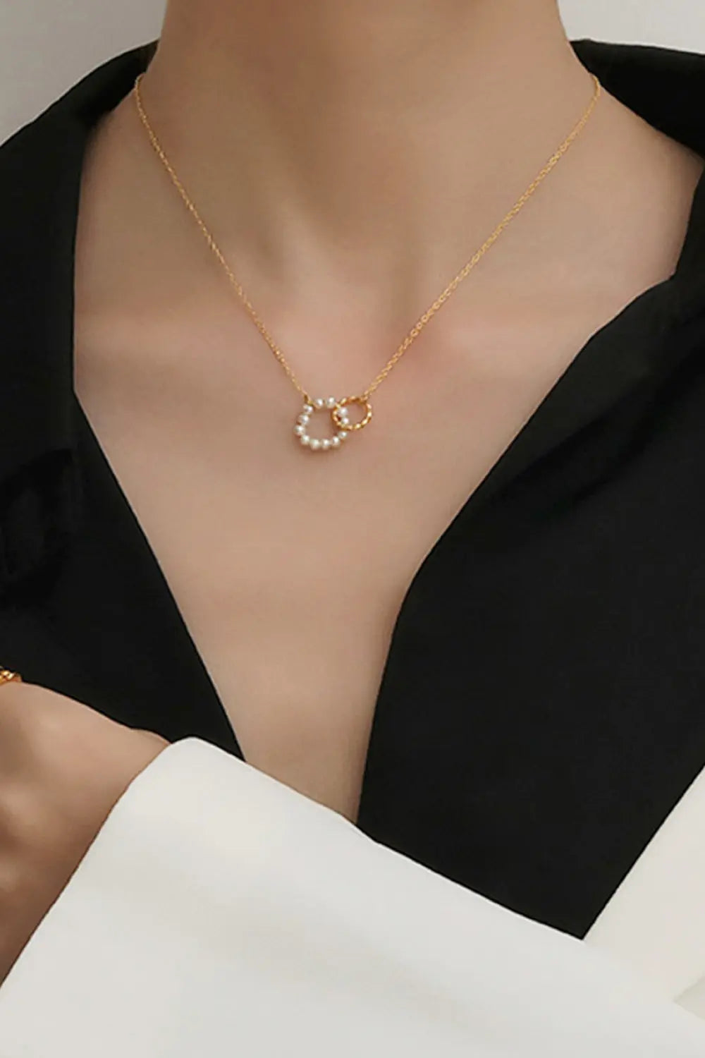 Pearl Hoop Link Pendant Necklace - GlossiChic Collection White/Gold / One Size GlossiChic Collection jewelry