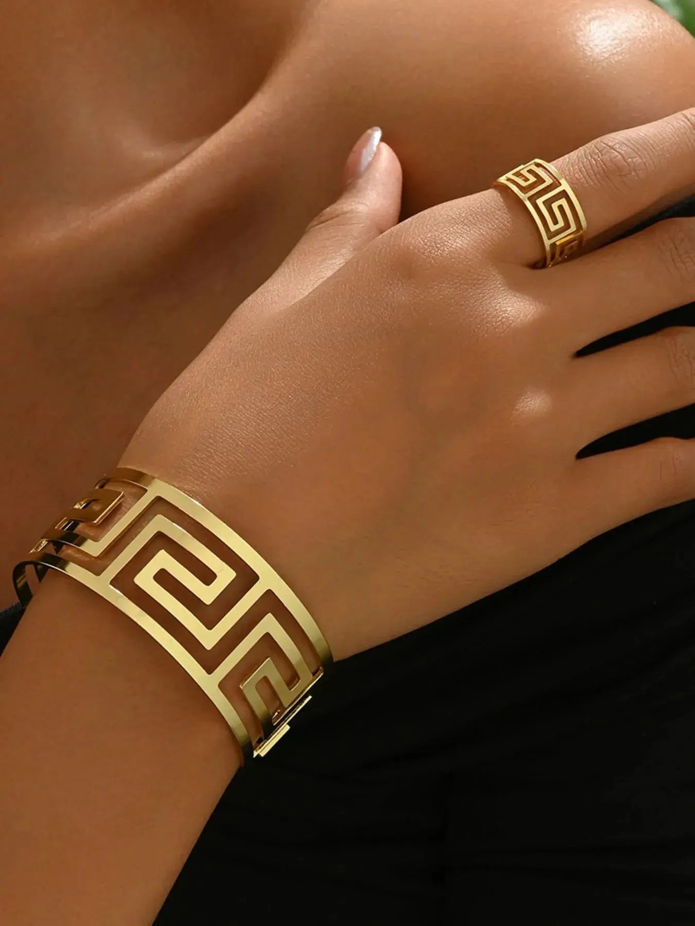 18K Gold - Plated Stainless Steel Geometric Bracelet and Ring Jewelry Set - GlossiChic Collectionjewelry