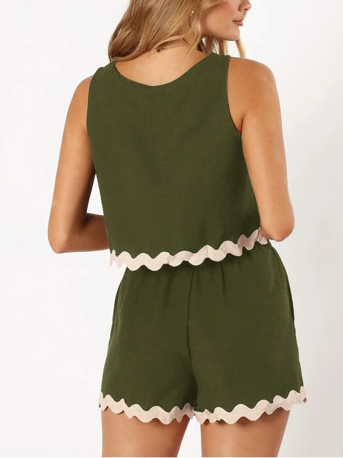 Contrast Trim Round Neck Top and Shorts Set - GlossiChic Collection