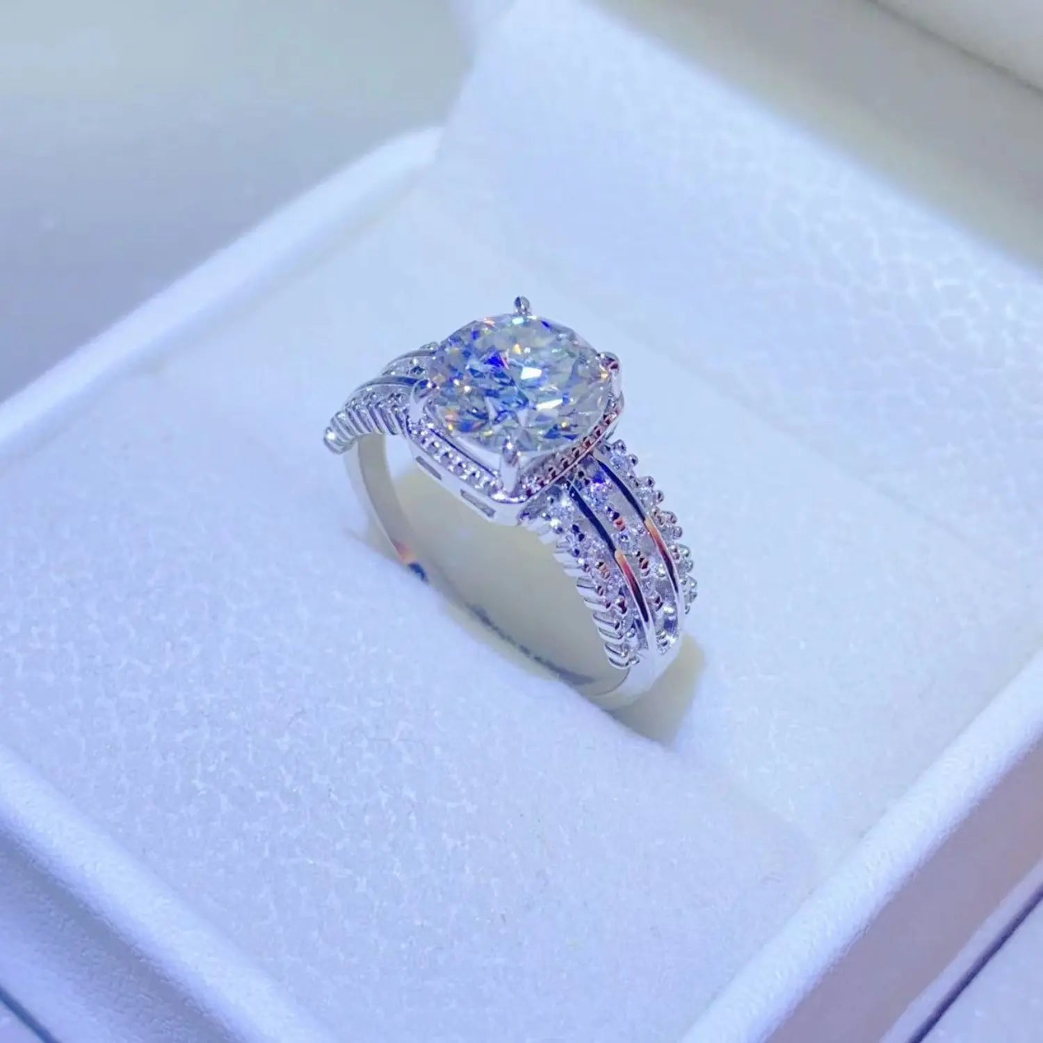 2 Carat Moissanite 925 Sterling Silver Ring - GlossiChic Collection Silver / 4.5 GlossiChic Collection jewelry