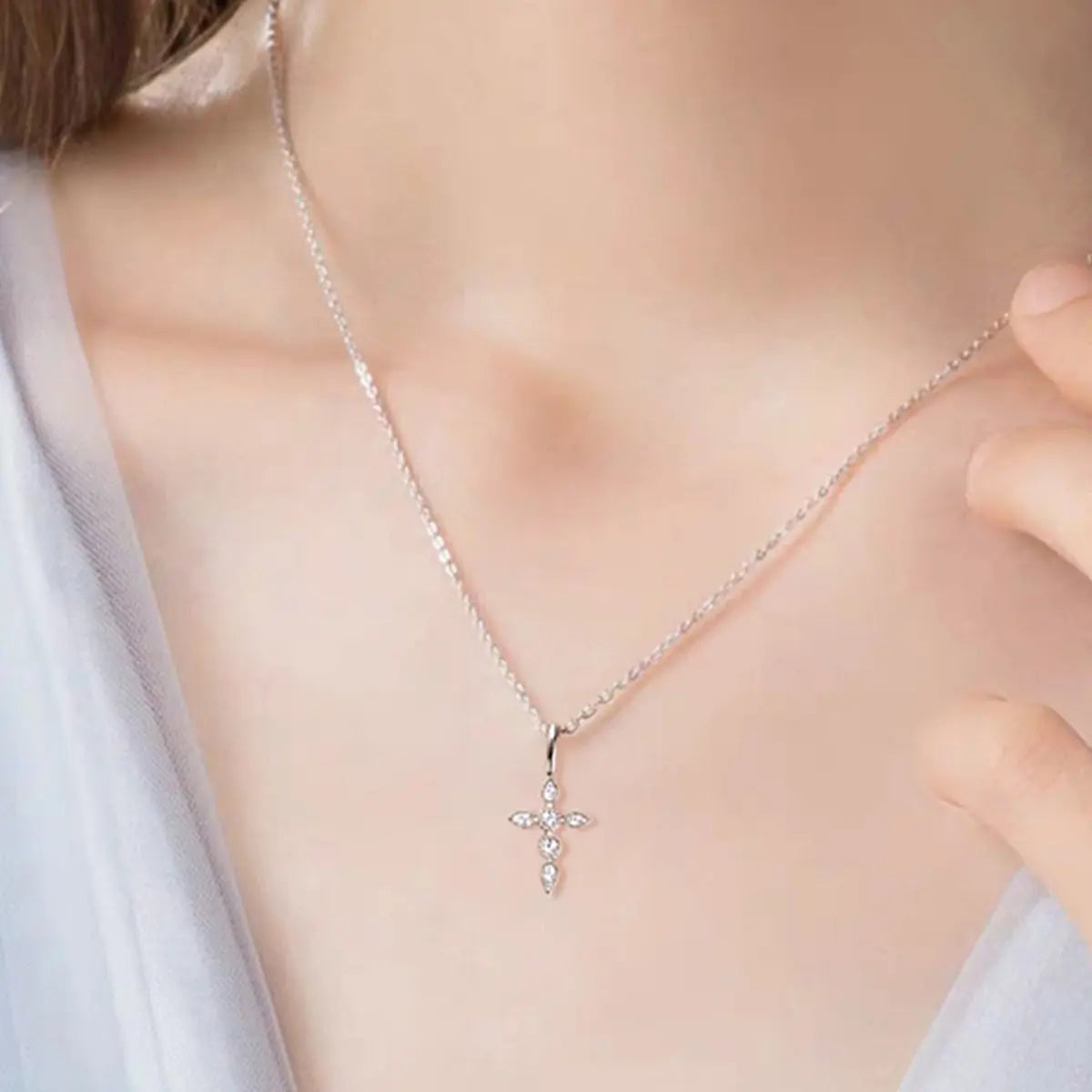 925 Sterling Silver Moissanite Cross Pendant Necklace - GlossiChic Collection