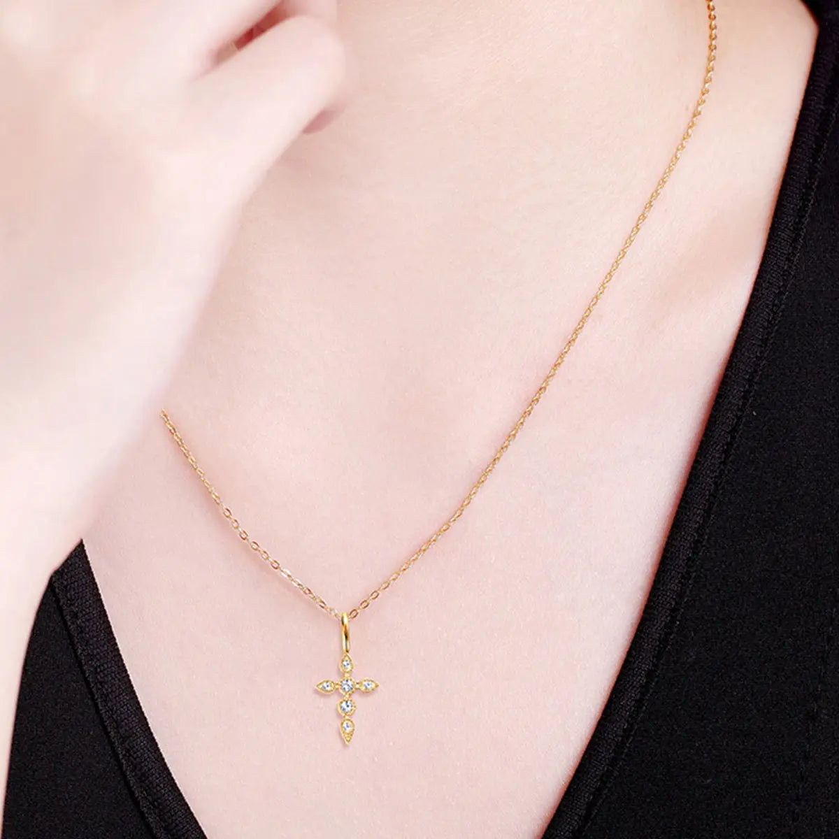 925 Sterling Silver Moissanite Cross Pendant Necklace - GlossiChic Collection